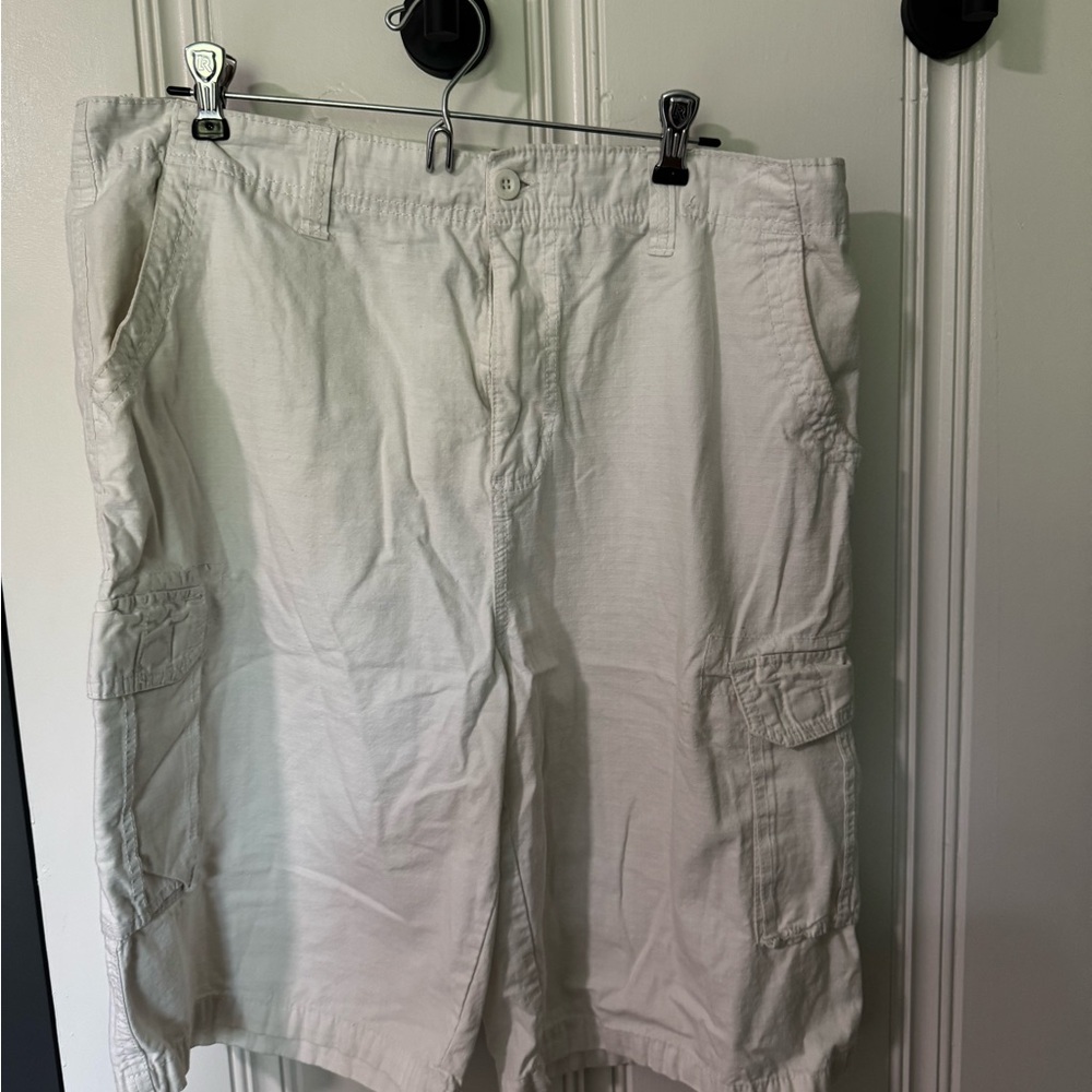 Airwalk Men's Light Cream Cargo Shorts